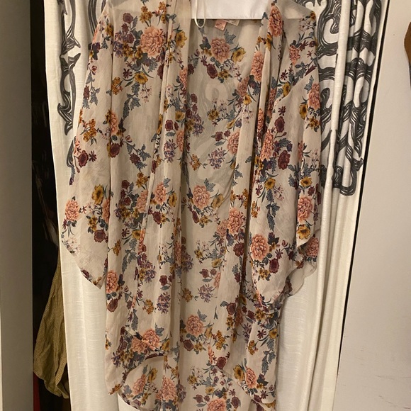 Shear shawl top - Picture 1 of 3